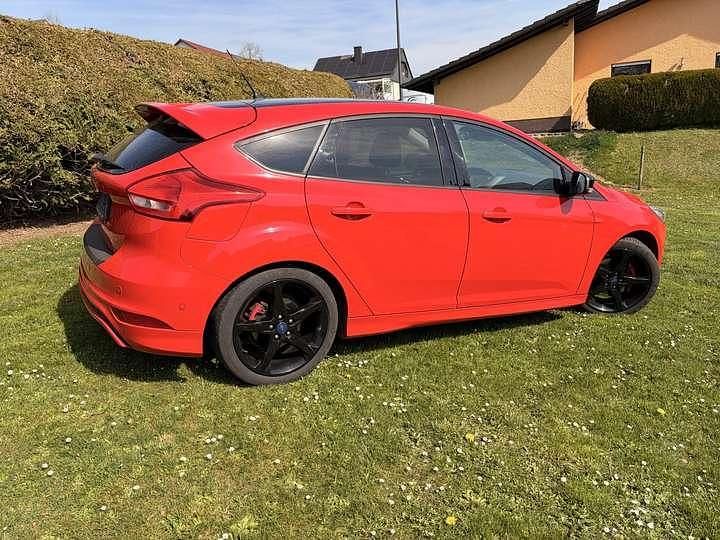 Gebraucht Ford Focus Sport 150 PS (110 kW) 2016 Rot Limousine