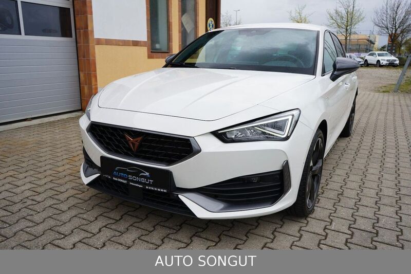 "candy" weiss Gebraucht 2022 Cupra Leon VZ Limousine | 25.690 € (Guter Preis) - Bild 1/4