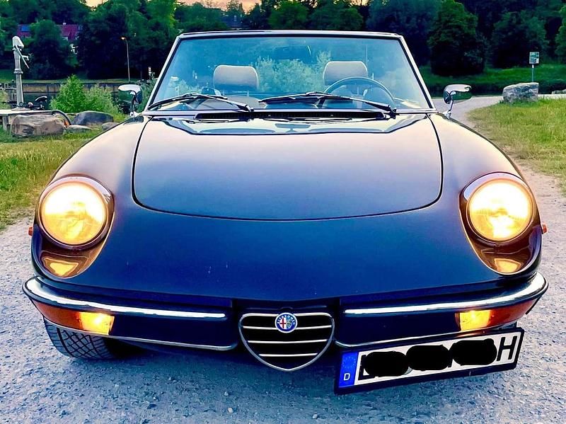 Schwarz Gebraucht 1982 Alfa Romeo Spider Cabrio | 27.900 € - Bild 1/4