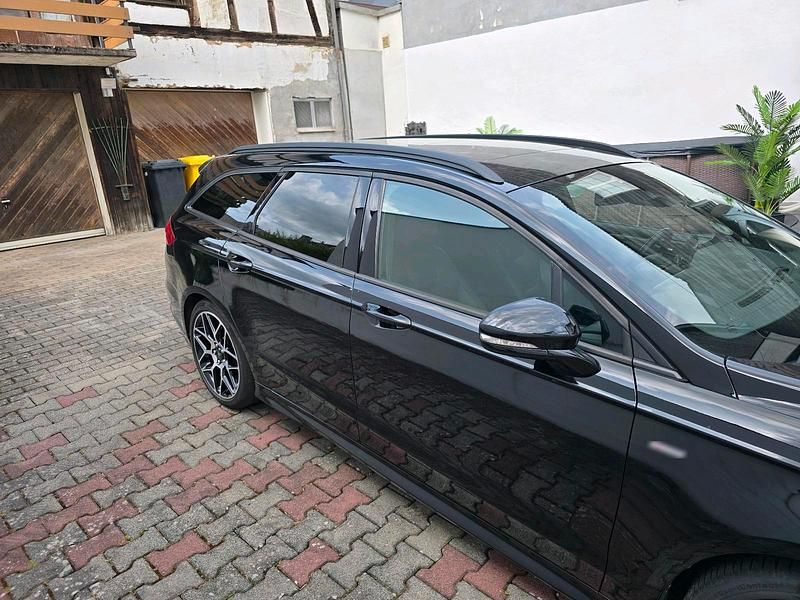 Gebraucht Ford Mondeo ST-Line 211 PS (155 kW) 2018 Schwarz Kombi