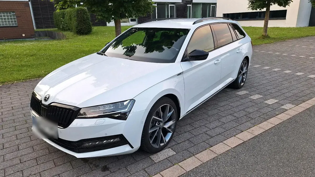 Gebraucht Skoda Superb SportLine 190 PS (139 kW) 2024 Weiß Kombi