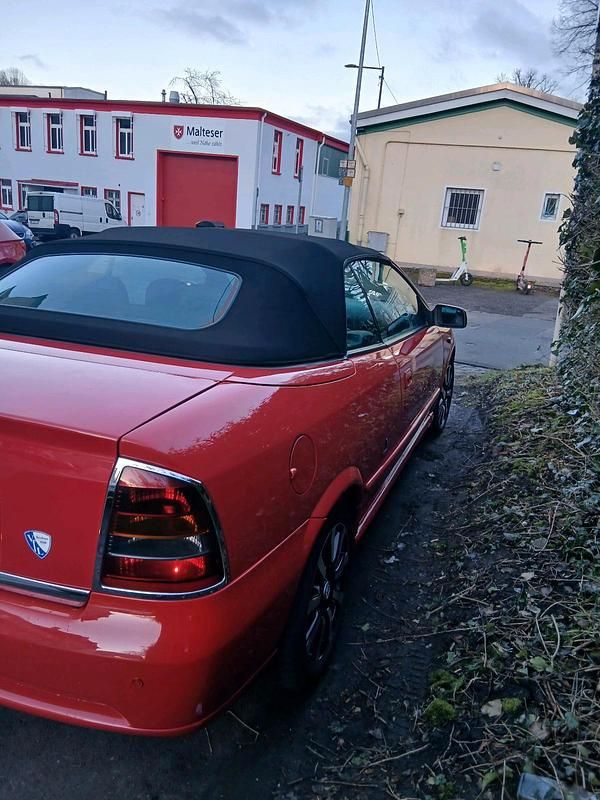 Gebraucht Opel Astra Cabriolet 103 PS (75 kW) 2003 Rot Cabrio
