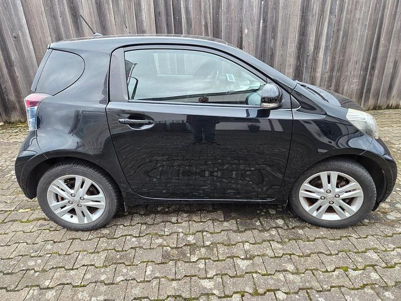 Gebraucht Toyota iQ 98 PS (72 kW) 2009 Schwarz Kleinwagen