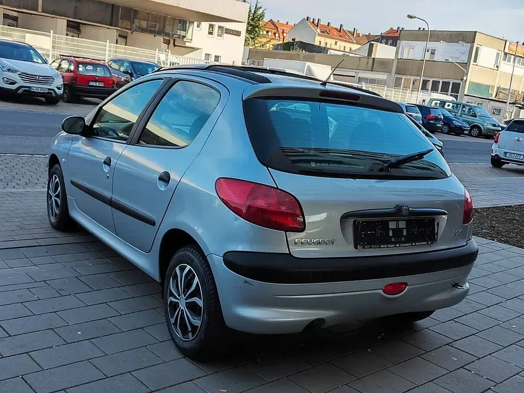 Używany Peugeot 206 60 KM (44 kW) 2000 Szary Sedan/Limuzyna