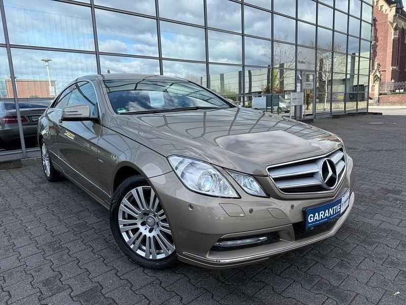 Gebraucht Mercedes E200 184 PS (135 kW) 2011 Beige Coupé
