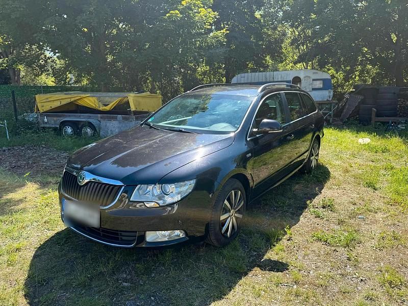Schwarz Gebraucht 2012 Skoda Superb Kombi | 2.350 € (Guter Preis) - Bild 1/4