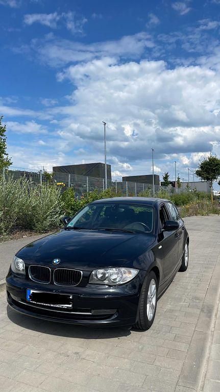 Gebraucht BMW 118 143 PS (105 kW) 2011 Schwarz Kleinwagen