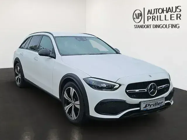 Gebraucht Mercedes C200 Avantgarde 204 PS (150 kW) 2023 Weiß Limousine