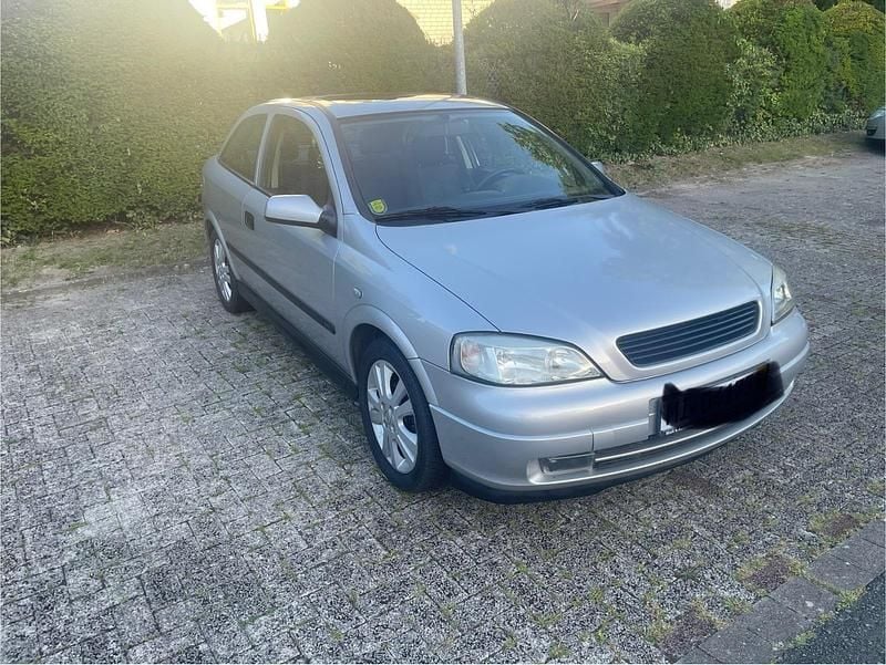 Silber Gebraucht 1999 Opel Astra Comfort Limousine | 1.400 € (Fairer Preis) - Bild 1/4