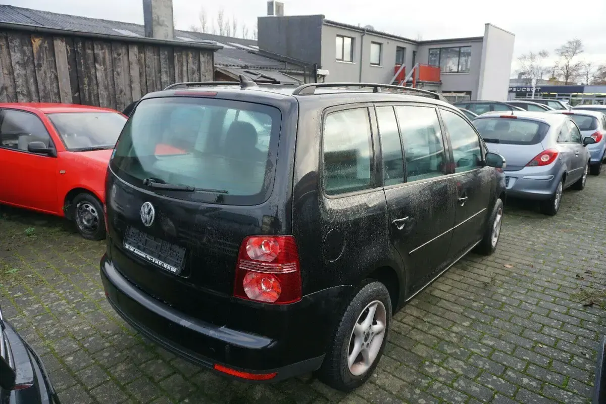 Gebraucht VW Touran Trendline 140 PS (102 kW) 2008 Schwarz Van / Kleinbus