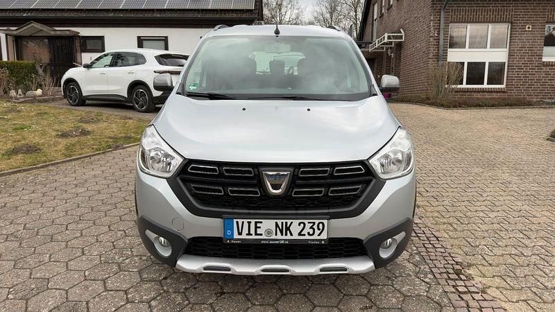 Gebraucht Dacia Lodgy Stepway 131 PS (96 kW) 2020 Silber Van / Kleinbus