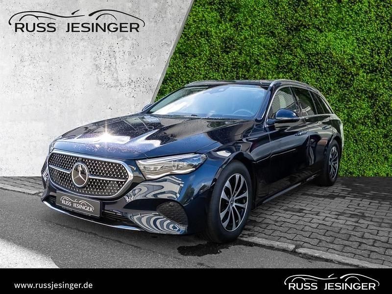 Blau Gebraucht 2024 Mercedes E220 Avantgarde Limousine | 49.880 € (Guter Preis) - Bild 1/3