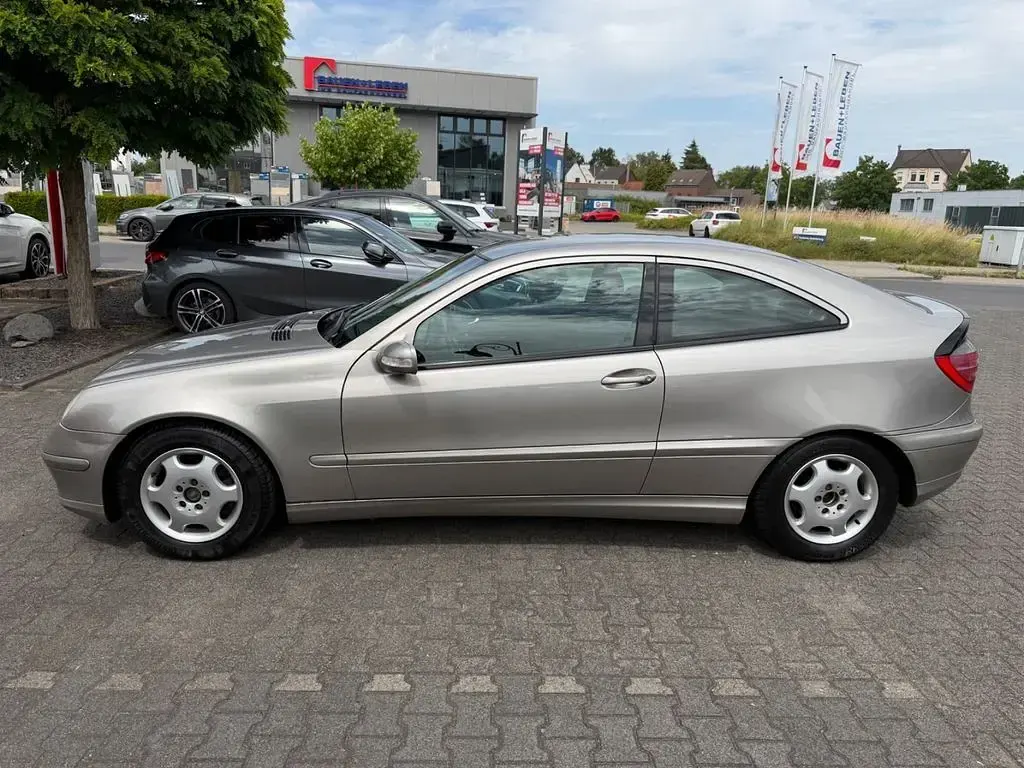 Gebraucht Mercedes C220 150 PS (110 kW) 2002 Silber Coupé