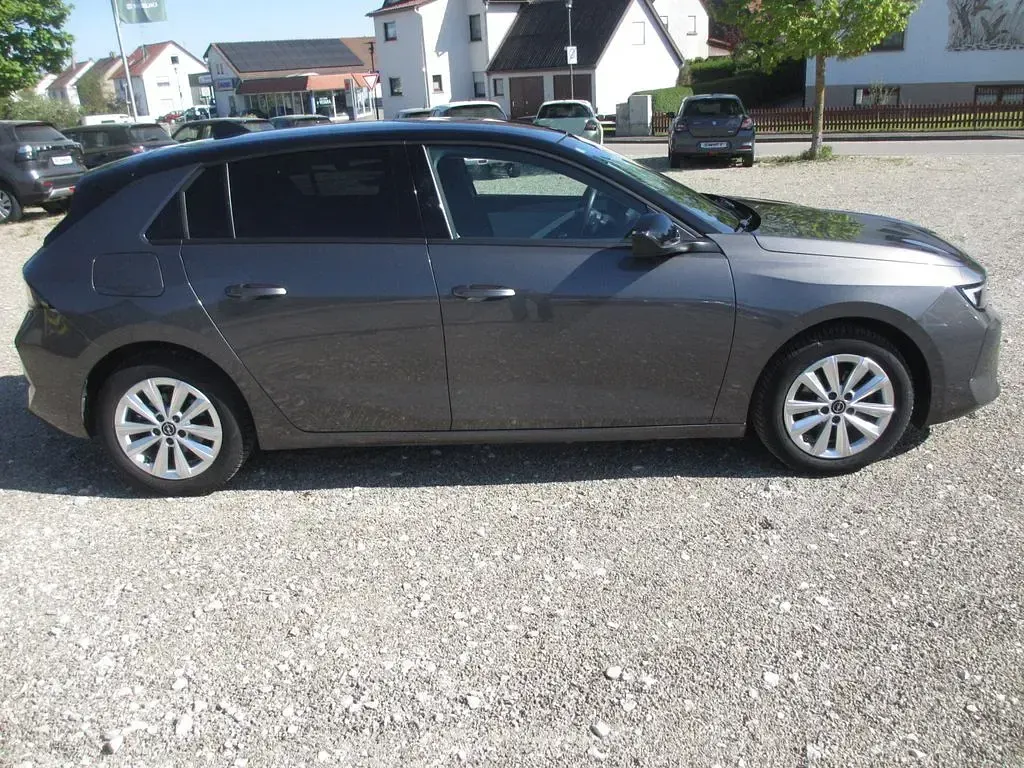 Usata Opel Astra Business Elegance 131 CV (96 kW) 2023 Grigio Utilitaria