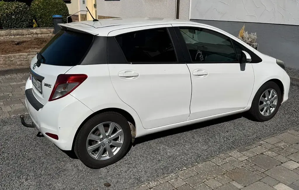 Gebraucht Toyota Yaris Edition 99 PS (72 kW) 2013 Weiß Kleinwagen
