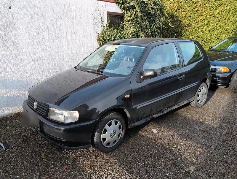 Schwarz Gebraucht 1998 VW Polo Kleinwagen | 500 € (Guter Preis) - Bild 1/4