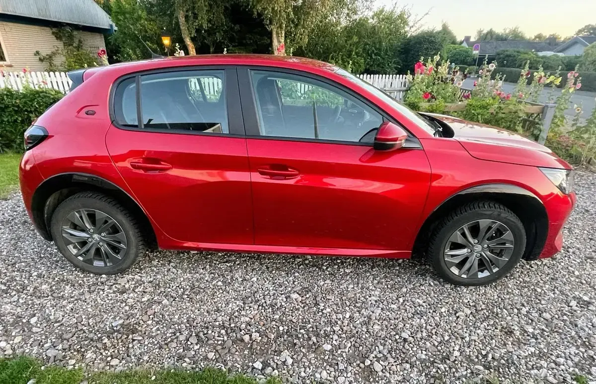 Gebraucht Peugeot e-208 Active 100 kW (136 PS) 2021 Rot Kleinwagen