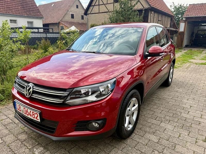 Rot Gebraucht 2015 VW Tiguan Trendline SUV | 11.600 € (Guter Preis) - Bild 1/4