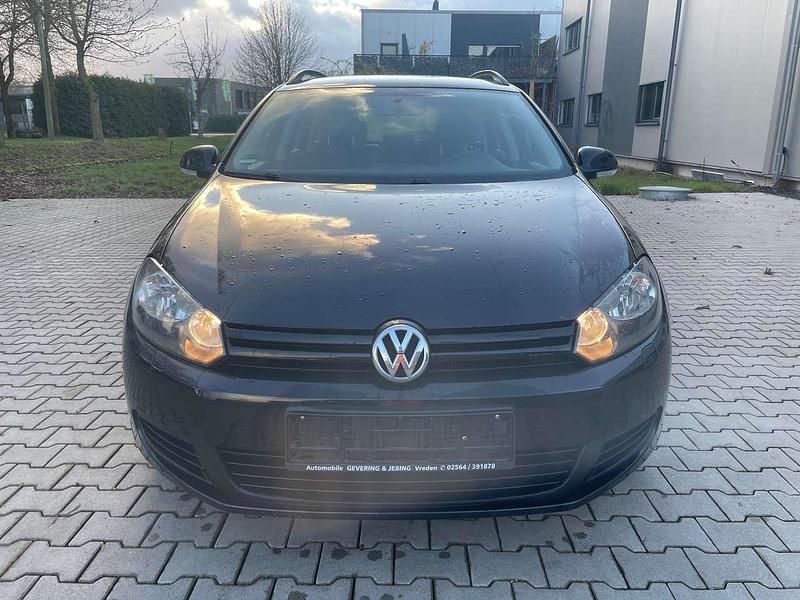 Gebraucht VW Golf VI Trendline 105 PS (77 kW) 2010 Deep black perleffekt Kleinwagen