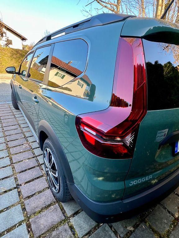 Gebraucht Dacia Jogger Expression 110 PS (80 kW) 2025 Grün Van / Kleinbus