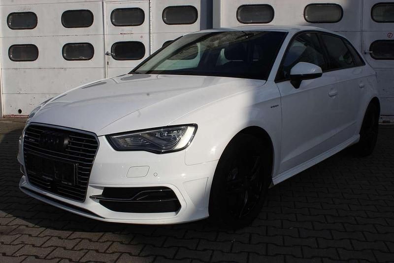 Gebraucht Audi e-tron Attraction 204 PS (150 kW) 2016 Ibisweiß SUV