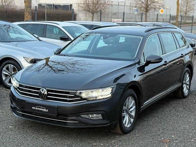 Gebraucht VW Passat 150 PS (110 kW) 2022 Grau Limousine