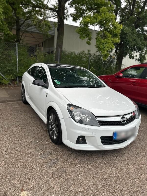 Weiß Gebraucht 2010 Opel Astra GTC Coupé | 8.600 € (Teuer) - Bild 1/4
