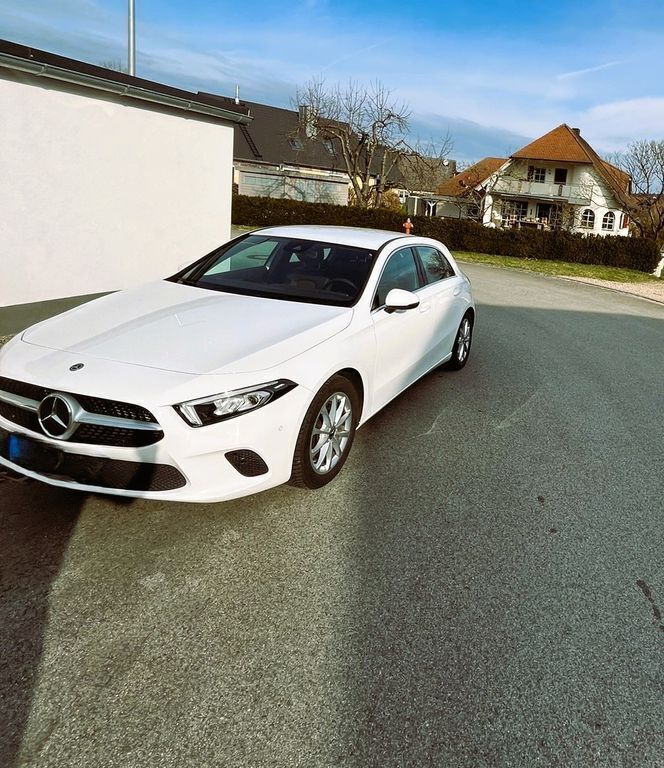 Weiß Gebraucht 2019 Mercedes A220 Limousine | 19.900 € (Superpreis) - Bild 1/4