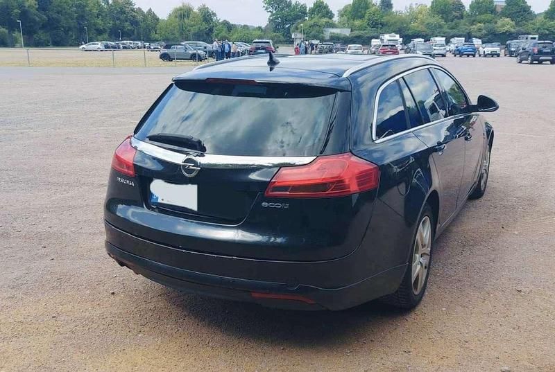 Gebraucht Opel Insignia Edition 160 PS (117 kW) 2010 Schwarz Kombi