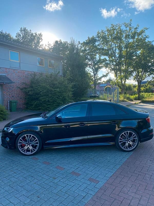 Gebraucht Audi S3 Ambiente 310 PS (228 kW) 2018 Schwarz Limousine
