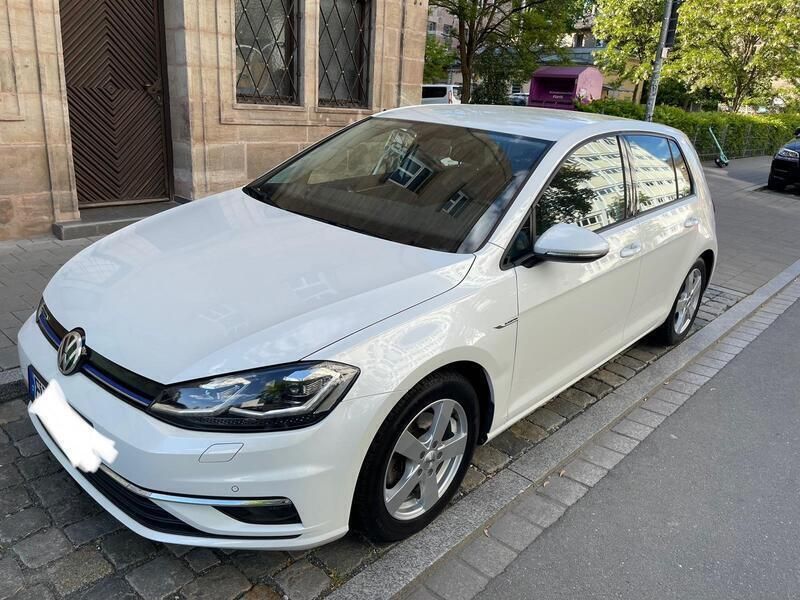 Weiß Gebraucht 2019 VW Golf VII Highline Limousine | 18.900 € (Fairer Preis) - Bild 1/4