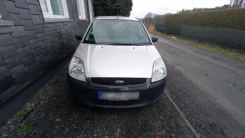 Gebraucht Ford Fiesta 60 PS (44 kW) 2005 Silber Kleinwagen