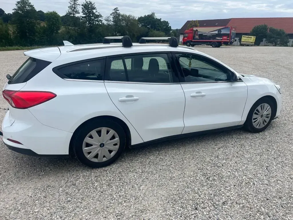 Gebraucht Ford Focus Cool & Connect 95 PS (69 kW) 2019 Weiß Limousine