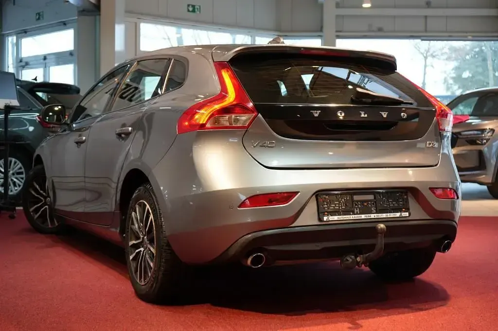 Gebraucht Volvo V40 Momentum 150 PS (110 kW) 2016 Grau Limousine