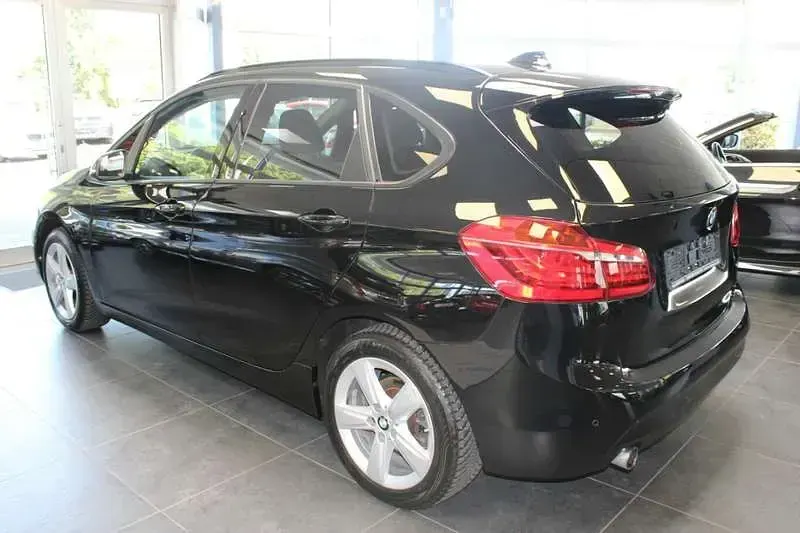Gebraucht BMW 218 Sport Line 136 PS (100 kW) 2018 Schwarz Kombi