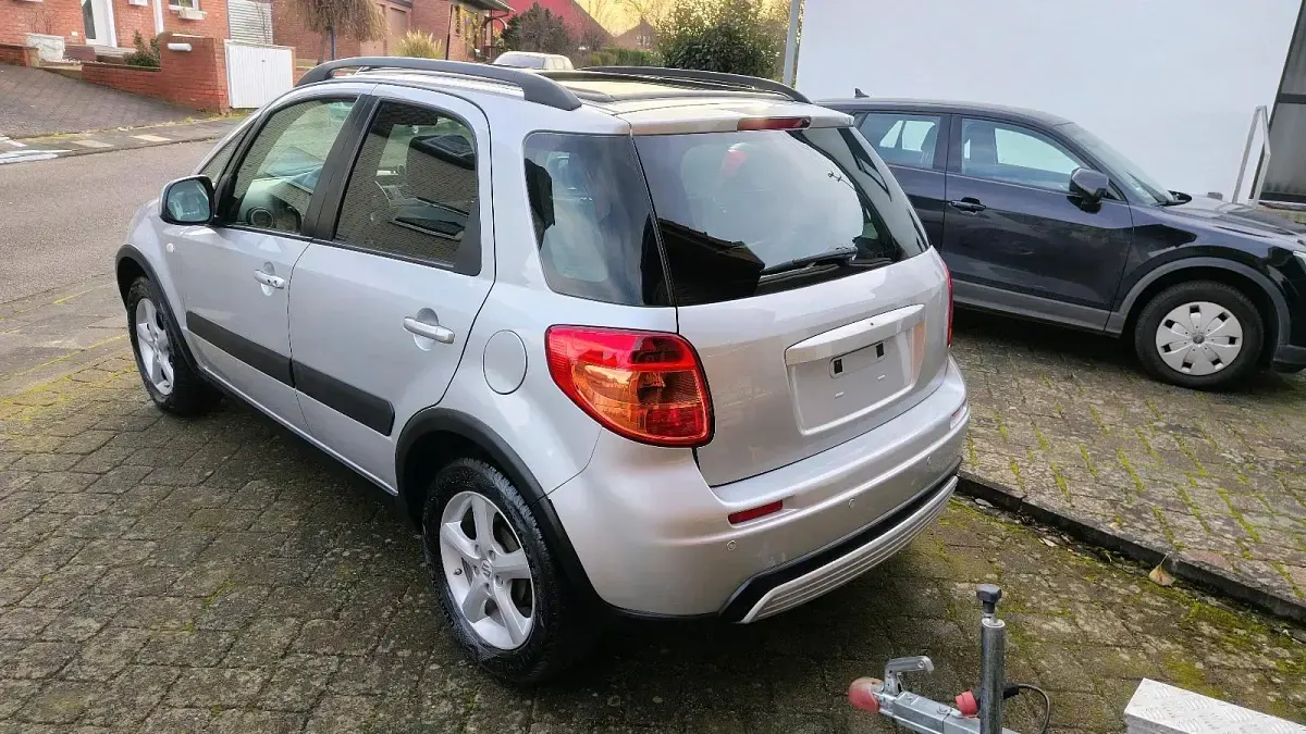Usata Suzuki SX4 107 CV (78 kW) 2007 Argento SUV