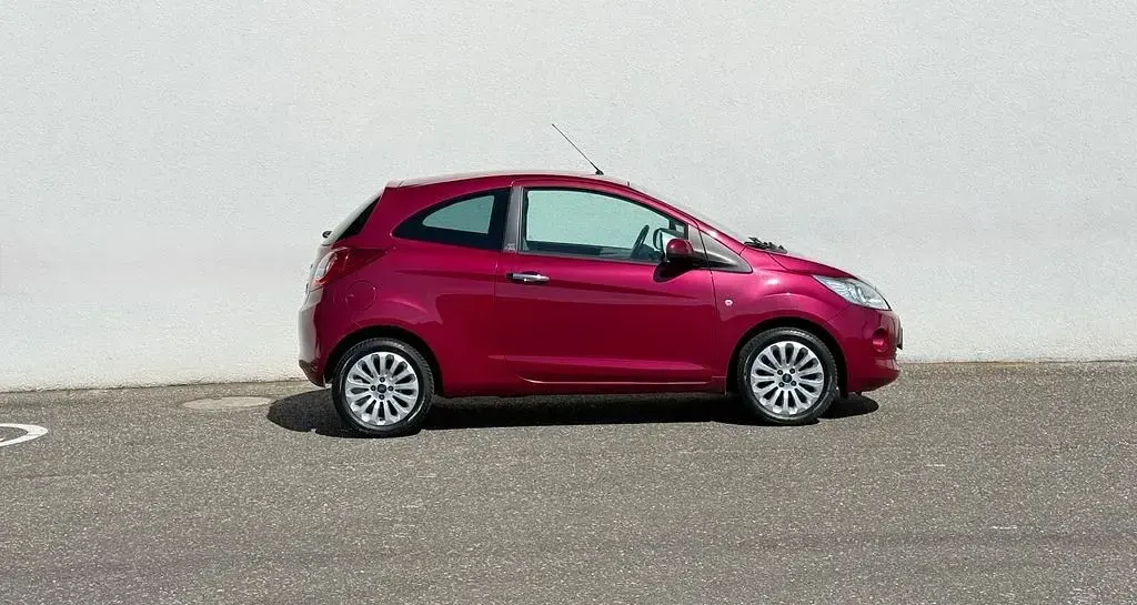 Gebraucht Ford Ka Titanium 69 PS (50 kW) 2012 Rot Kleinwagen