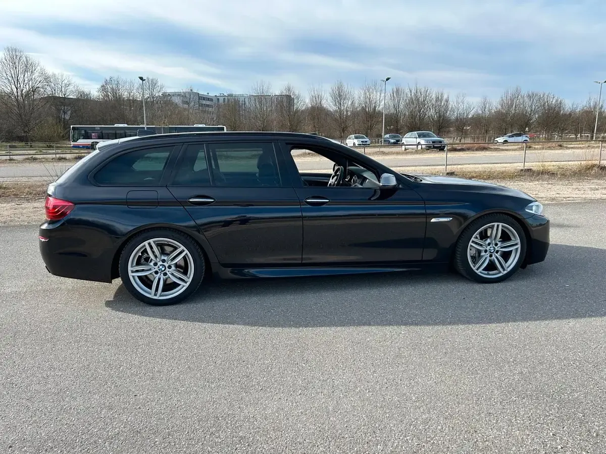 Gebraucht BMW 550 381 PS (280 kW) 2013 Schwarz Kombi
