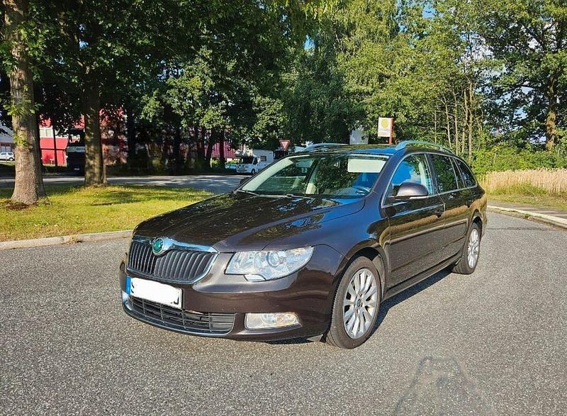 Braun Gebraucht 2013 Skoda Superb Family Kombi | 6.200 € (Fairer Preis) - Bild 1/4