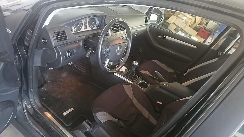 Gebraucht Mercedes B150 95 PS (69 kW) 2009 Schwarz Van / Kleinbus