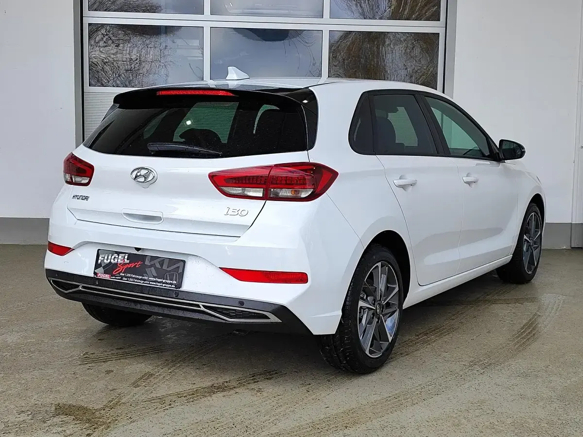 Gebraucht Hyundai i30 Turbo 120 PS (88 kW) 2024 Serenity white / mic Limousine