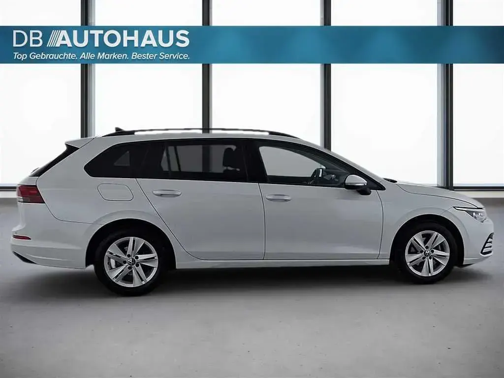 Gebraucht VW Golf VIII Life 150 PS (110 kW) 2024 Weiß Kombi