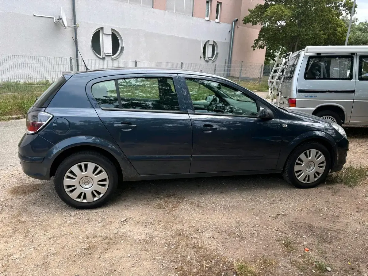 Gebraucht Opel Astra 120 PS (88 kW) 2009 Blau Kleinwagen
