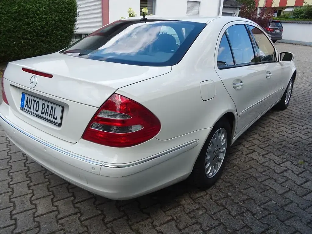 Gebraucht Mercedes E280 Elegance 190 PS (139 kW) 2005 Weiß Limousine