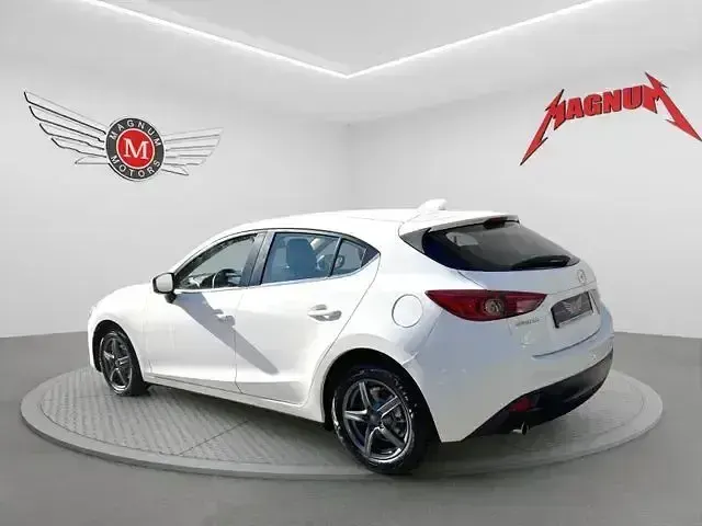 Używany Mazda 3 Center-Line 150 KM (110 kW) 2015 Biały Sedan/Limuzyna