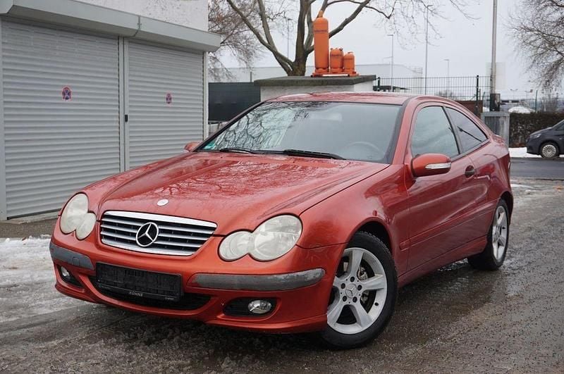 Rot Gebraucht 2005 Mercedes C180 Coupé | 2.600 € (Fairer Preis) - Bild 1/4