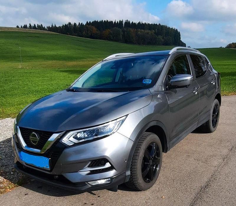 Grau Gebraucht 2018 Nissan Qashqai 360º SUV | 15.950 € (Fairer Preis) - Bild 1/4