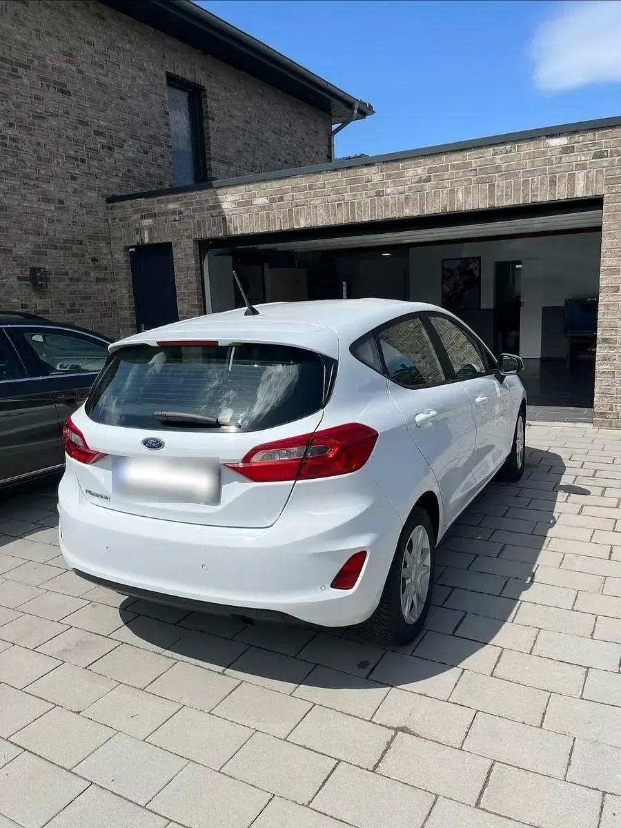 Gebraucht Ford Fiesta Trend 71 PS (52 kW) 2017 Weiß Kleinwagen