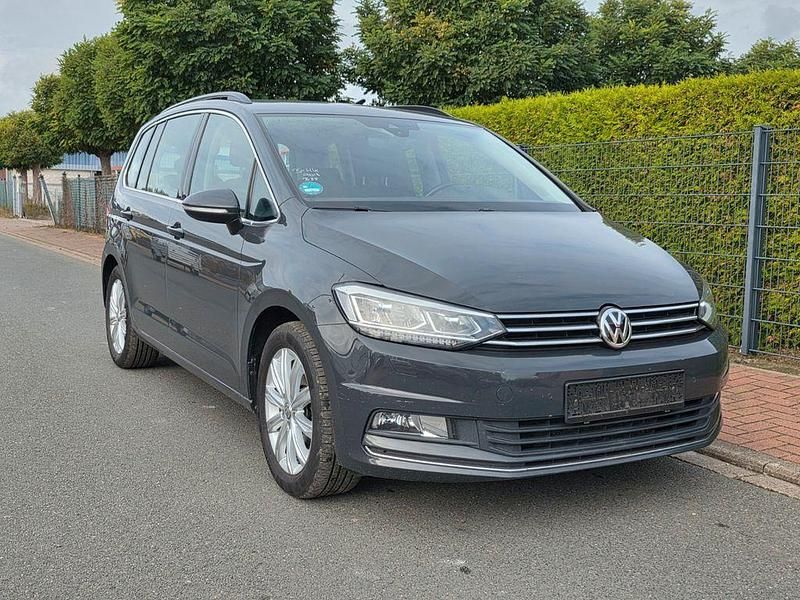 Grau Gebraucht 2016 VW Touran Highline Van / Kleinbus | 12.910 € (Superpreis) - Bild 1/4