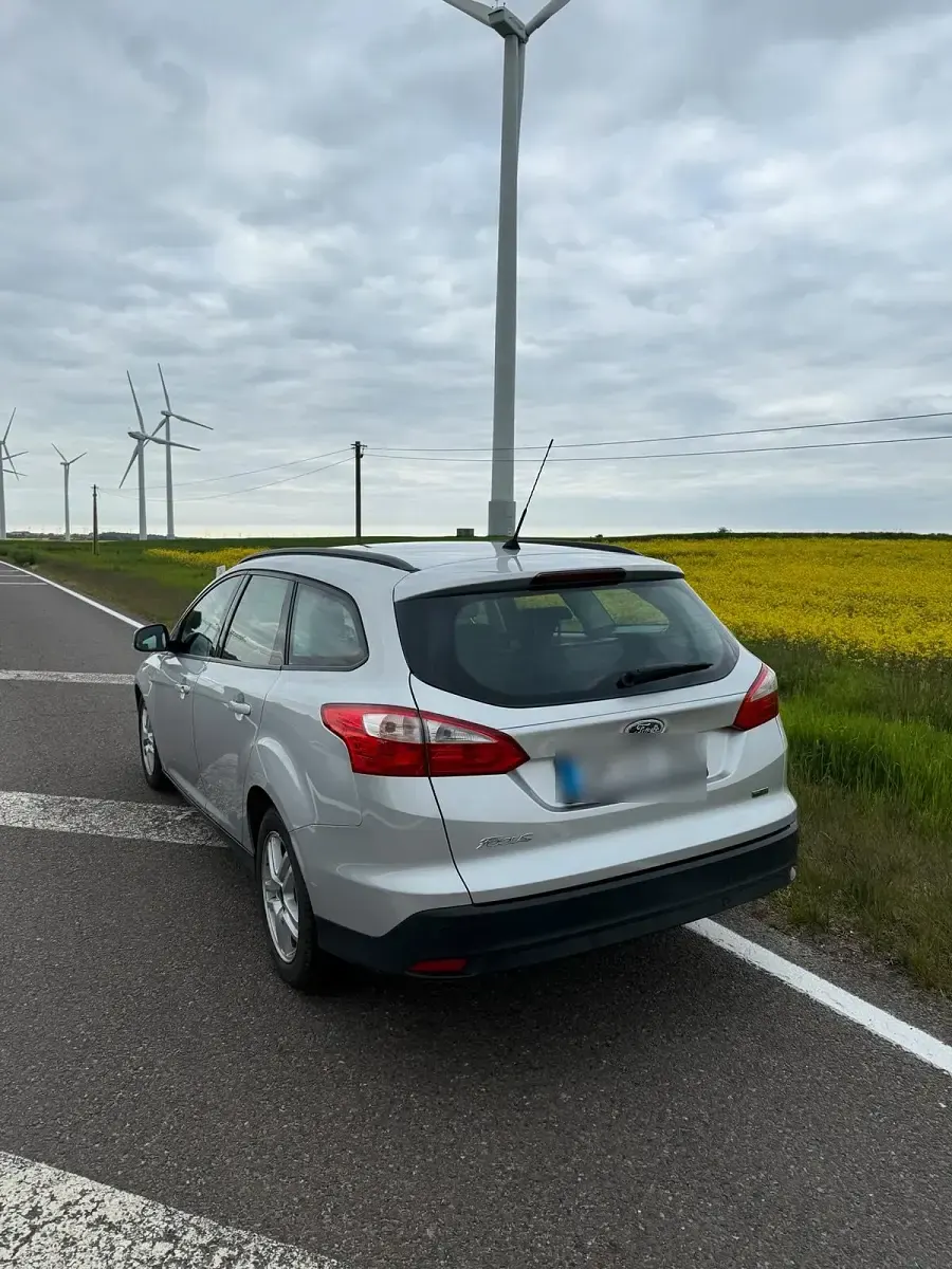 Gebraucht Ford Focus 115 PS (84 kW) 2012 Grau Kombi